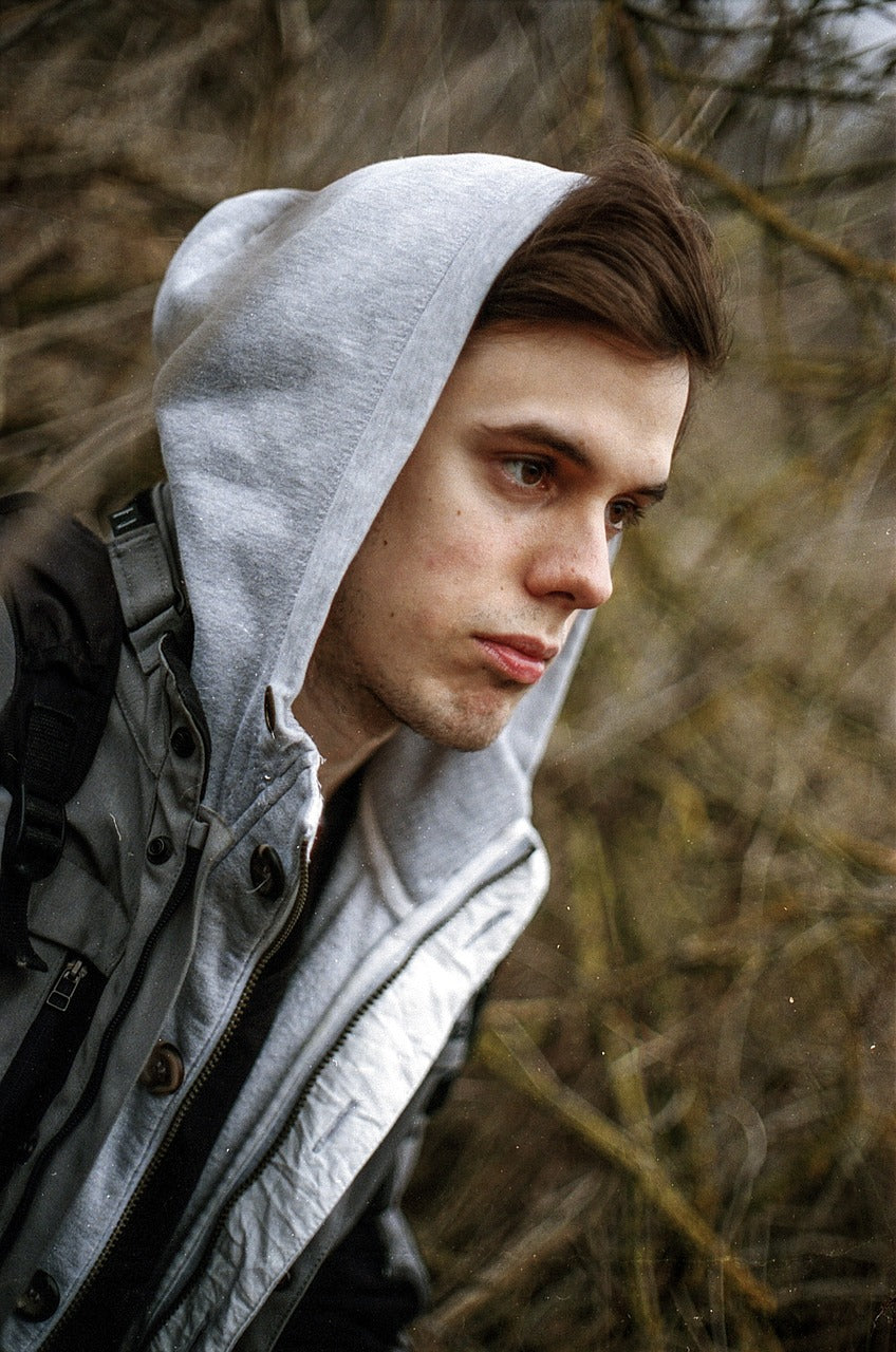 files/young-man-1289730_1280.jpg